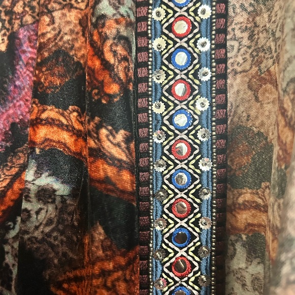 Nigelia Velvet Ruana - Picture 5 of 5